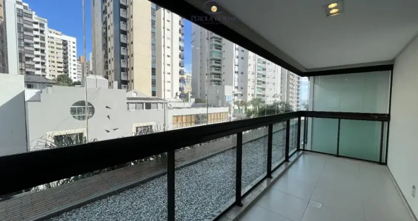 Venha conhecer este lindo apartamento Studio à venda no coração do Centro de Florianópolis! Com 1 quarto, 1 banheiro, 1 vaga de garagem e 54,00 m2 de área, este imóvel é perfeito para quem busca confo
