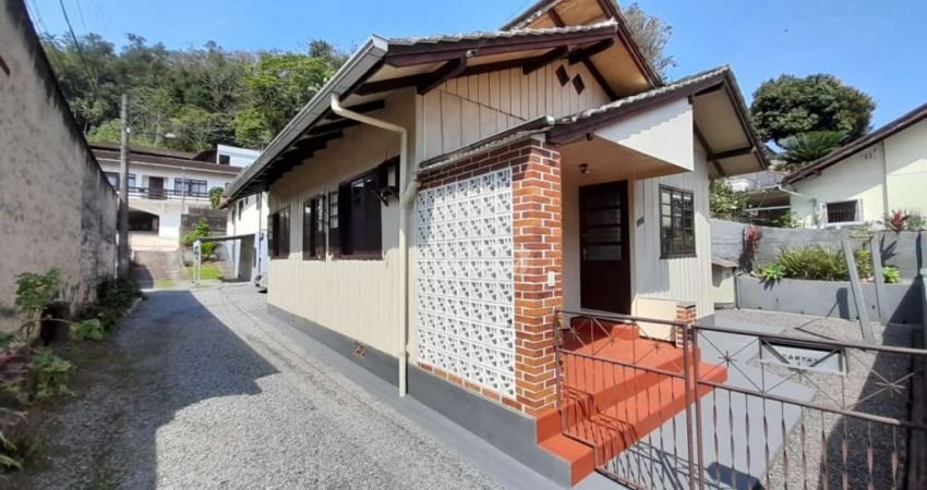 Casa com 3 quartos para alugar no Velha, Blumenau 