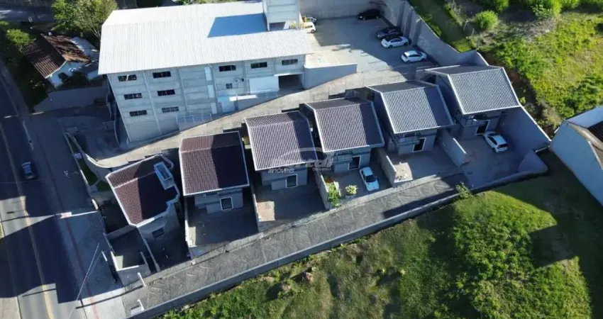 Sobrado no bairro tribess, casa 01 ponta, com 03 dormitórios, sendo 1 suíte