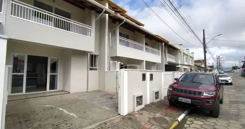Casa disponível para locação no bairro Centro, em Balneário Piçarras/SC. (Cód.14459)