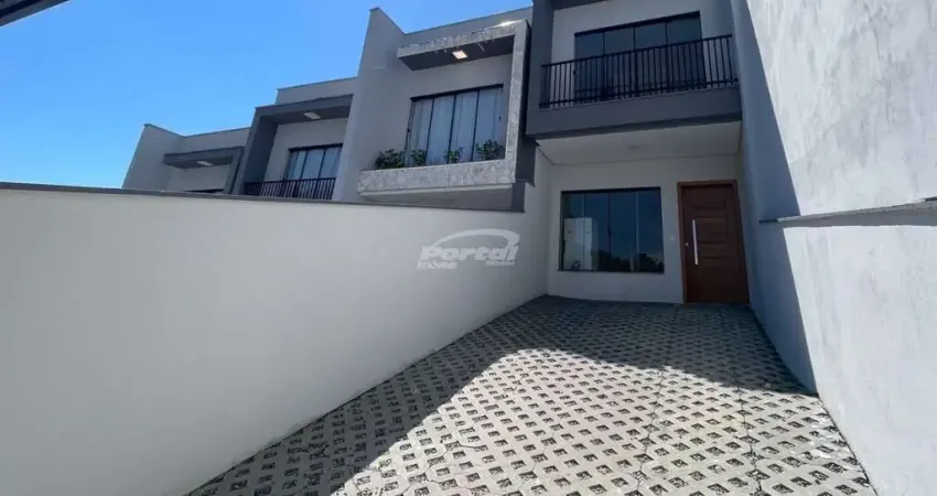 Excelente Sobrado à Venda com 116m², tendo 1 suíte mais 2 demi-suítes e espaço nos fundos, no bairro Escola Agrícola em Blumenau!