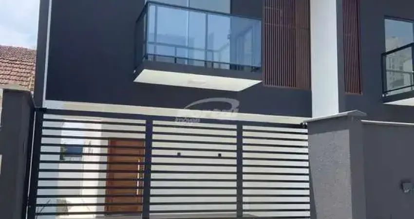 Sobrado com 03 dormitórios sendo 01 suíte, 280 metros do mar, itacolomi, balneário piçarras sc (cód.19690)