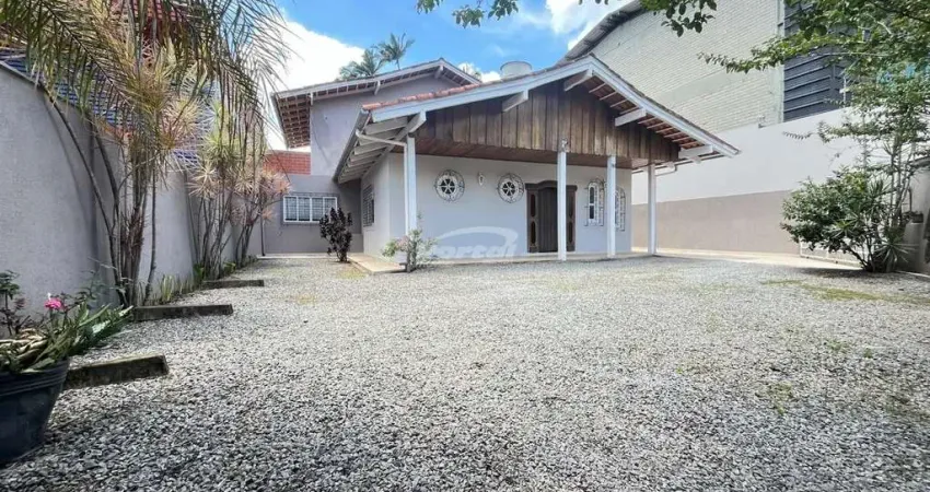 Casa 4 dormitórios disponivel para locação no Bairro Itoupava Seca, Blumenau/SC.
