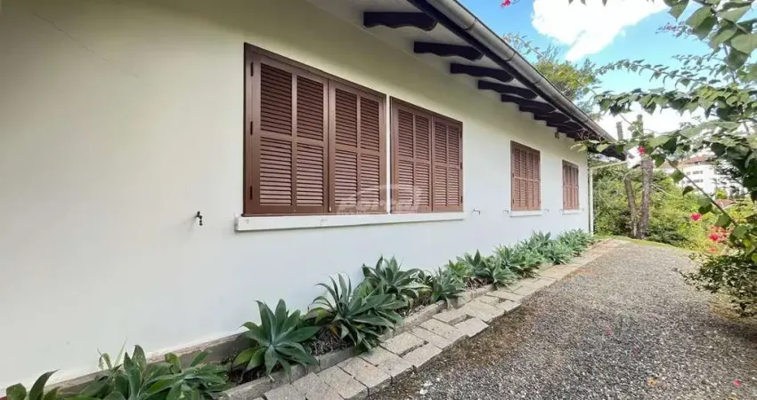Casa comercial disponível para locação no bairro bom retiro, blumenau/sc.