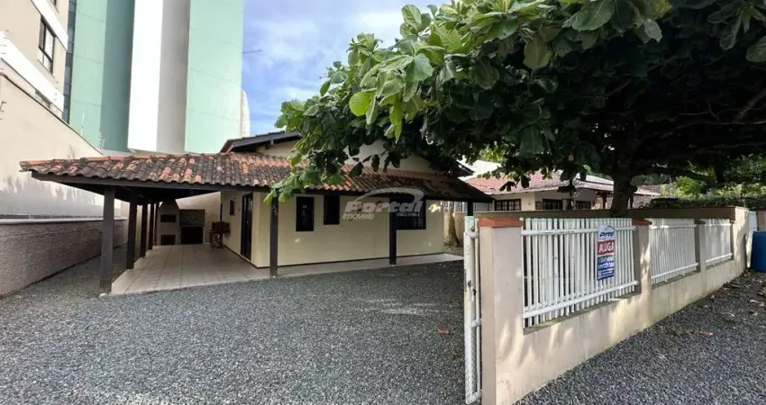Casa com 3 quartos para alugar no Centro, Balneário Piçarras 