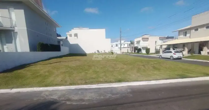 Terreno de esquina, condominio veredas do mar ii, face norte, localização nobre, bairro itacolomi, apenas 250 metros do mar!