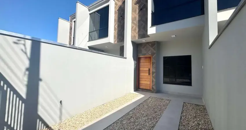 Sobrado com 83m², 02 suítes amplas, sala de estar aconchegante, cozinha com moveis modulados, lavabo amplo, area de serviço na parte externa, 01 vaga de garagem e quintal na frente e fundos.