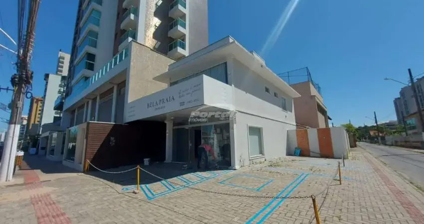 Loja térrea comercial disponível para locação no bairro centro, em balneário piçarras/sc.