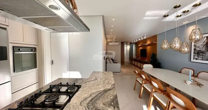 Excelente apartamento finamente mobiliado e decorado frente mar.