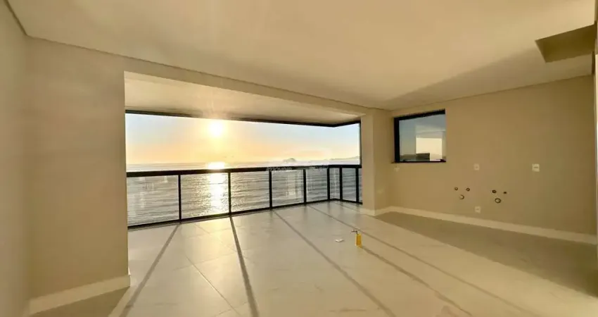Espetacular apartamento com vista de frente para o mar para venda!