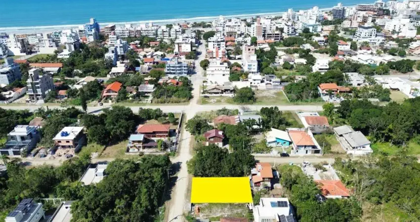 Terreno com 300,00m², a exatos 450,00 metros do mar, no bairro mariscal em bombinhas