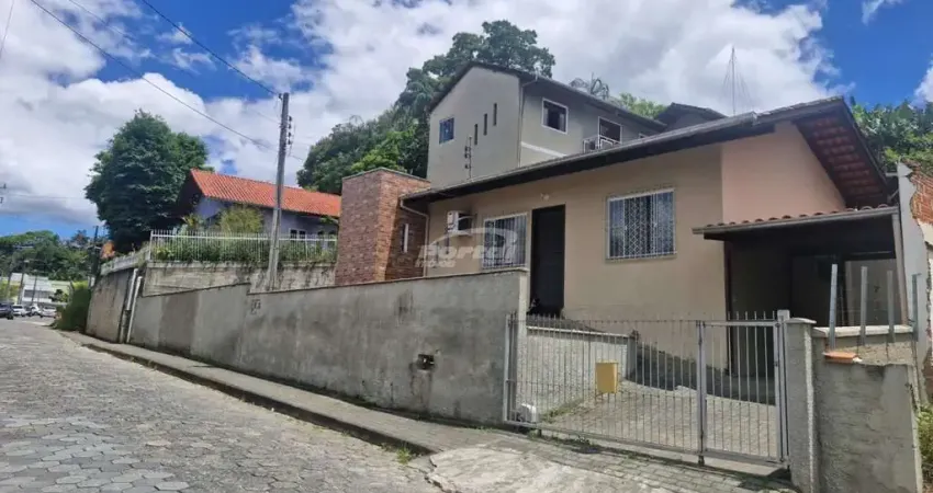 Casa com 3 dormitórios e 2 vagas de garagem no bairro itoupava norte em blumenau.