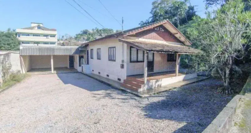 Casa mista com 04 dormitórios no bairro água verde para venda!