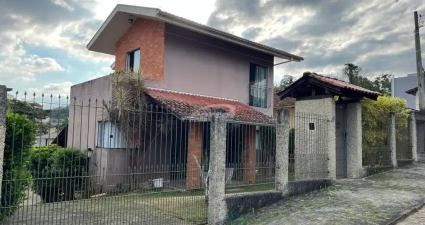 Casa semi mobiliada com 3 dormitórios no bairro velha central em blumenau! aceita financiamento bancário.
