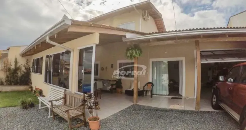 Casa com 5 quartos, sendo 1 suíte, área de festas no bairro itajuba em barra velha/sc (cód. 16268)