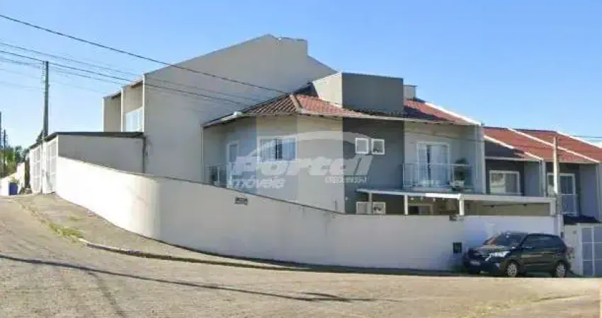 Casa de esquina com muito espaço e conforto no bairro velha central.