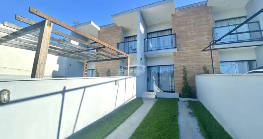 Belíssimo sobrado mobiliado, no bairro itoupava central! imóvel com 02 dormitórios sendo 01 delas com sacada, ampla sala de estar, cozinha e sala de jantar conjugadas, lavabo, área de serviço, amplo q