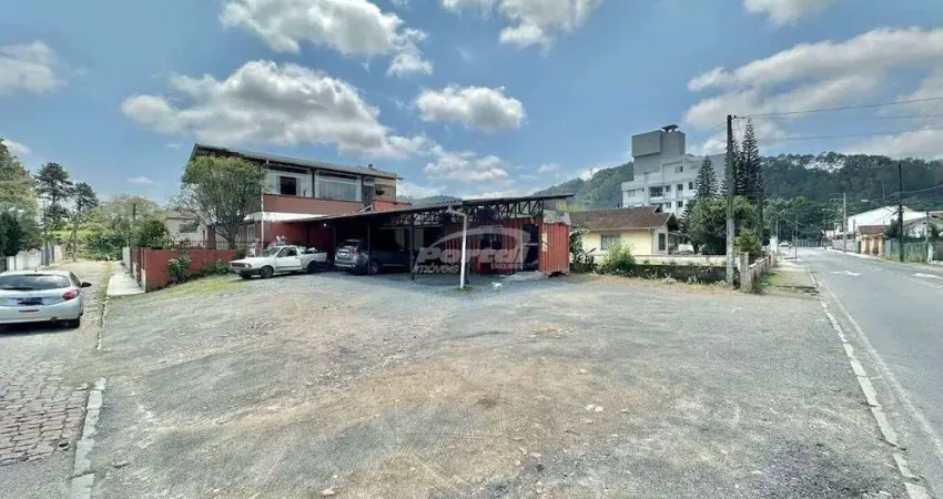 Excelente terreno com ótima localização e visibilidade, ideal para uso residencial ou comercial.