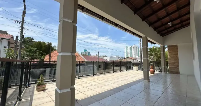 Casa disponível para locação no bairro centro, em barra velha/sc. (cód. 22479)