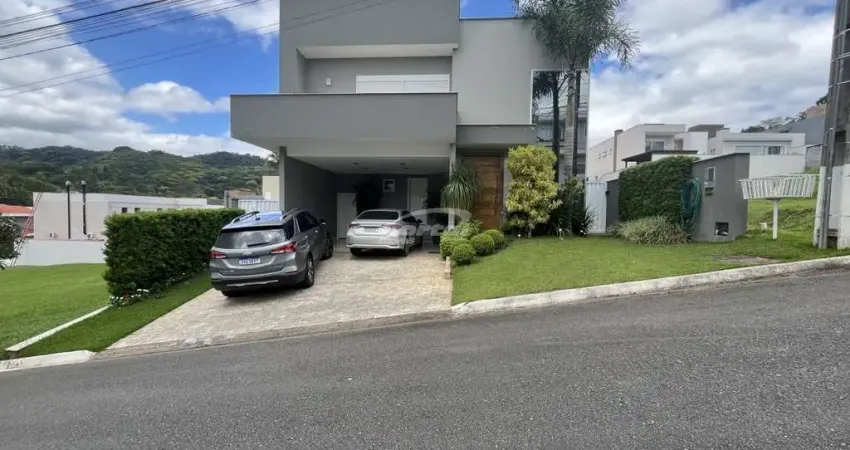 Casa à venda no bairro itoupava central em condomínio fechado!