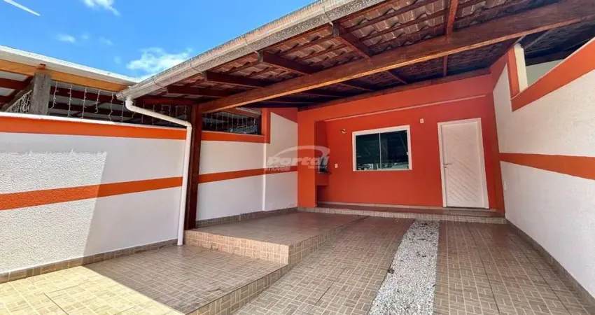 Com 83m², 02 dormitórios, sendo 01 suíte, sala de estar, cozinha e sala de jantar conjugadas, banheiro social, area de serviço separada, churrasqueira, e 01 vaga de garagem coberta.
