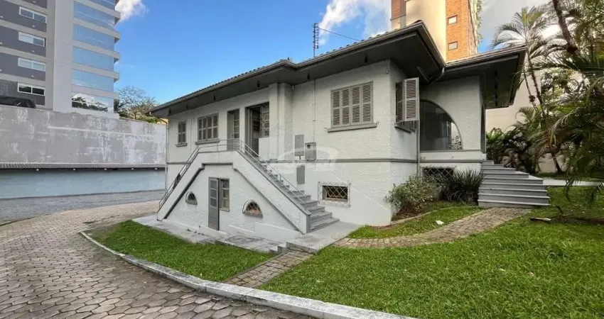 Casa comercial disponível para locação no bairro ponta aguda, em blumenau/sc.