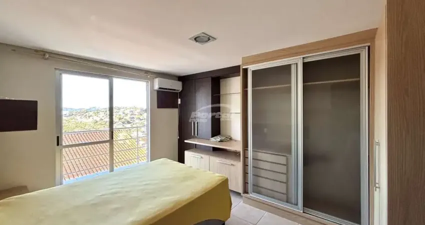 Ampla casa para venda no bairro escola agricola, com 3 dormitórios, sendo 1 suíte, e 2 dos dormitórios possuem sacada, 2 banheiros + 1 lavabo, sala de estar e jantar integradas, cozinha com moveis, ar