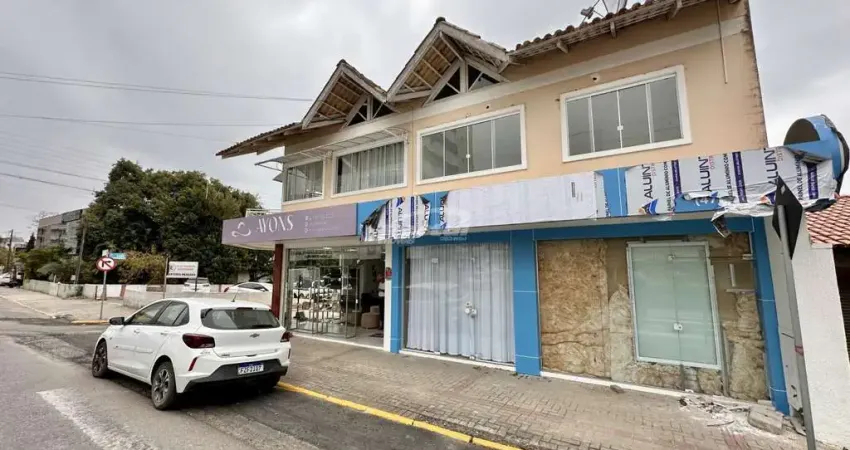 Apartamento com 2 dormitórios no centro de balneário piçarras/sc (cód. 19616)
