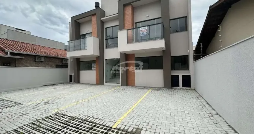 Apartamento com 2 dormitórios, sendo 1 suíte no bairro itacolomi em balneário piçarras/sc (cód. 20478)