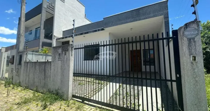 Casa com 2 dormitórios, sendo 1 suíte no bairro itacolomi em balneário piçarras/sc (cód. 13420)