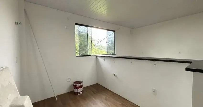 Imovel com 30m², com dormitório e cozinha conjugados, banheiro social, area de serviço e 01 vaga de garagem descoberta. ideal para 01 pessoa ou casal.