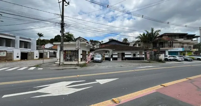 Imóvel comercial disponível para venda, com 296 m² de área construída no bairro velha central em blumenau!