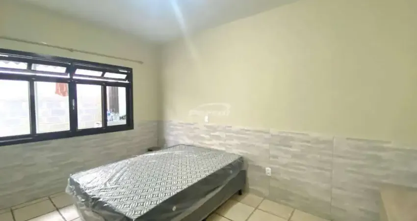 Apartamento/kitnet para locação no bairro itoupava central! com 25m² de área útil, o imóvel possui 01 dormitório, sala de estar, cozinha e sala de jantar conjugadas, banheiro social e área de serviço.