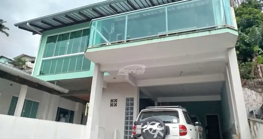 Casa disponível para locação no Bairro Itoupava Norte, em Blumenau.