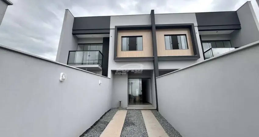 Com aprox 85m², o imovel possui 02 amplos dormitórios, sala de estar e jantar conjugadas, cozinha mobiliada, banheiro social, area de serviço, quintal na frente e fundos e 01 vaga de garagem.