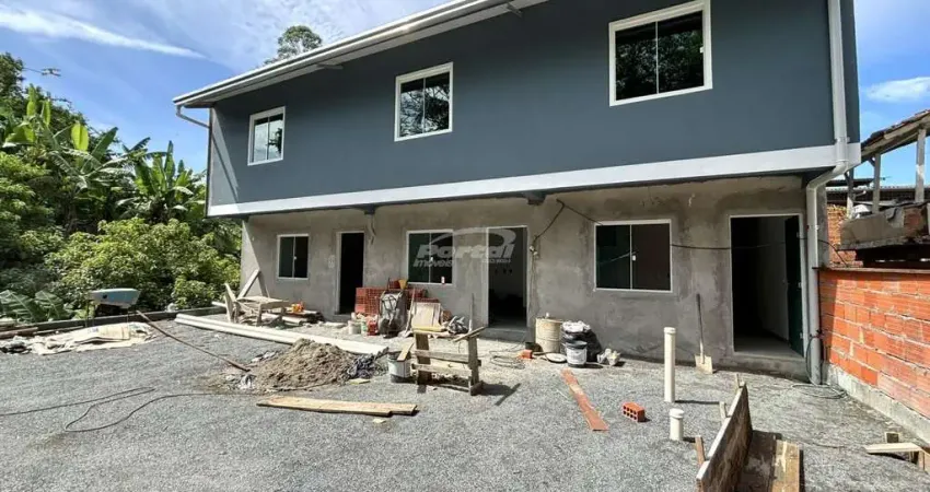 Imovel 70m², contendo 02 amplos dormitórios, sala de estar e jantar, cozinha, banheiro social, lavabo, area de serviço nos fundos e uma vaga de garagem!