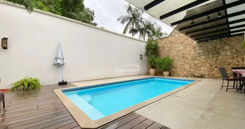 Excelente casa com piscina e 4 quartos no bairro Valparaíso/SC