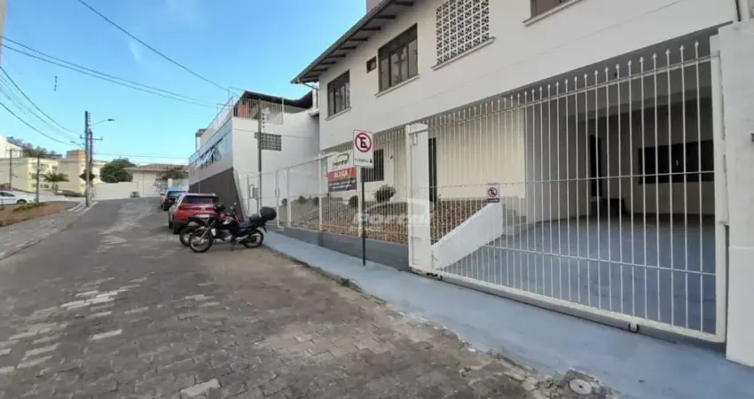 Casa comercial com 2 salas para alugar no Ponta Aguda, Blumenau 