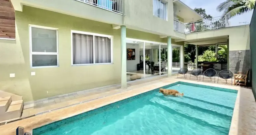 Condomínio Aldeia da Fazendinha - Casa Alto Padrão no Condomínio Aldeia da Fazendinha - 4dorms / 2suítes - Moderna, gourmet, piscina!