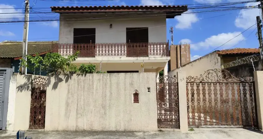 Casa à venda em Cotia/SP no Jardim Nomura, 3dormts, 1 suíte, 235,20m² A.c