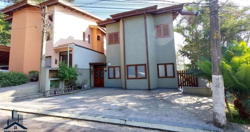 Condomínio Petit Village - Linda casa para locação em Cotia/SP na Chácara Pavoeiro no condomínio Petit Village com 173m²