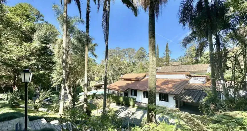 Condomínio Jardim Algarve - Casa Alto Padrão à venda no Condomínio Jardim Algarve - 3 dorm/1 suíte + LOFT hóspedes + . Piscina, gourmet e amplo jardim!