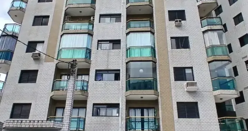 Apartamento na ocian com 2 dormitórios, 1 suíte, planejados na cozinha, sacada e 1 vaga de garagem. localização prática e funcional.