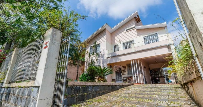 Casa à venda com 8 quartos no Hugo Lange em Curitiba