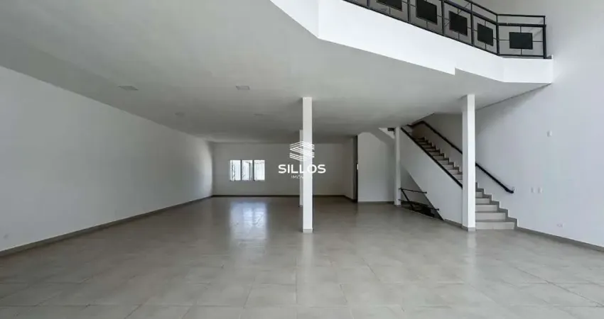 Loja com 634 m² para alugar com mezanino e estacionamento no Juvevê em Curitiba