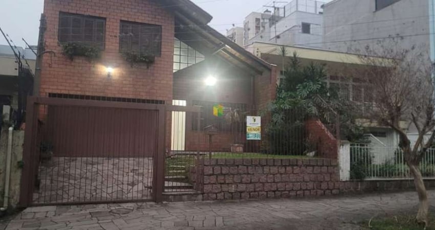 Casa com 2 dormitórios, 1 suíte com closet e vaga para 2 carros no bairro São João