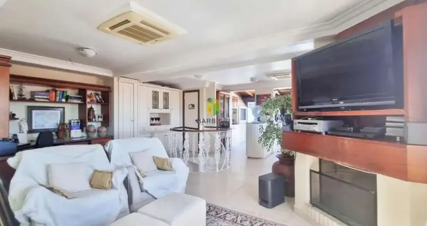 Cobertura duplex com 204 m2, 3 dormitórios, 1 suíte e 2 vagas no bairro menino deus