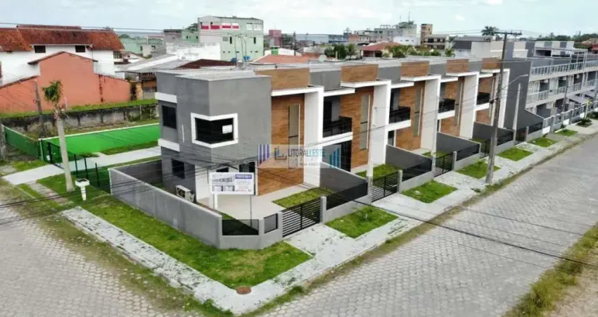 Sobrado em excelente localização - 3 dormitórios sendo uma suíte - Prox. ao mar