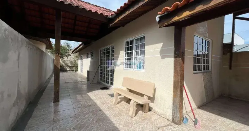 Lazer e qualidade de via em um só lugar!!! residência com quintal em gaivotas.