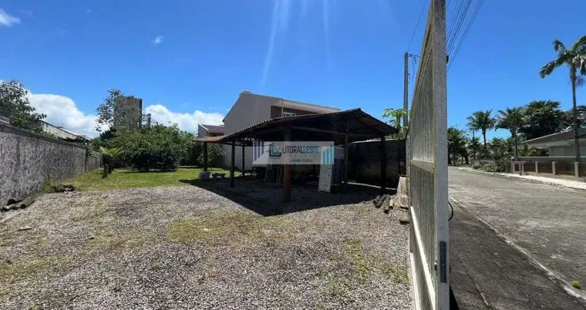 Amplo terreno a venda com 416m², Escritura e registro de imóveis, Próx. ao mar.